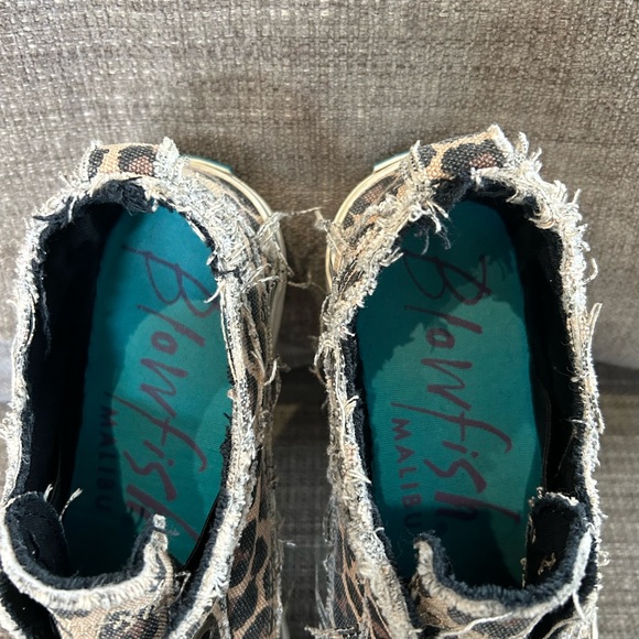 Blowfish Ladies Slip on animal print fashion sneakers, Size 7 - Picture 3 of 9